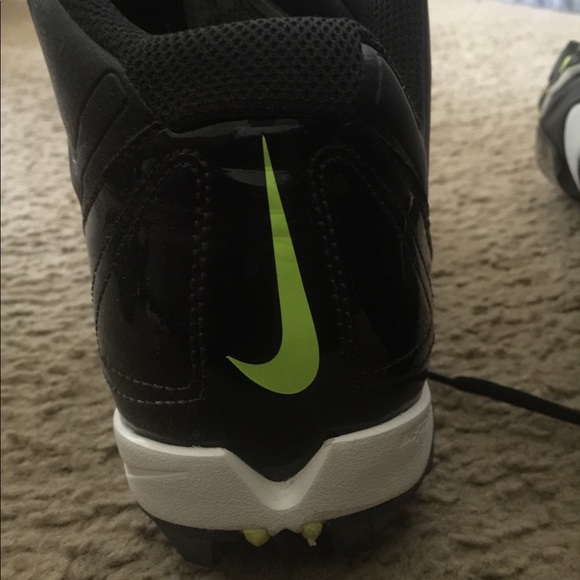 Nike - Picture 3 of 6